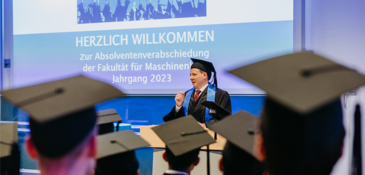 Begrüßung der Absolvent_innen der FMB ©Jana Dünnhaupt Begrüßung der Absolvent_innen der FMB ©Jana Dünnhaupt